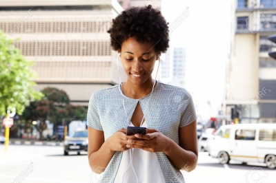 Téléphones intelligents et autonomisation des femmes