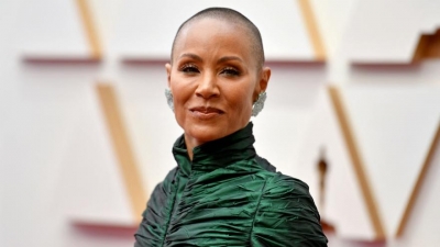 Jada Pinkett-Smith : l'épouse de Will Smith bouleversée par le suicide d'une jeune fille atteinte d'alopécie Mardi 31 mai, Jada Pinkett-Smith abordait le sujet de l'alopécie, maladie causant la perte des cheveux dont elle est elle-même atteinte, dans