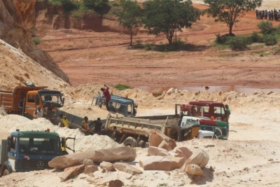 Activités génératrices de revenus : lumière sur les femmes de la carrière de sable de Borodougou